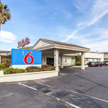 Motel 6 Сан-Рафел Экстерьер фото