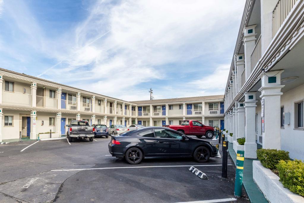 Motel 6 Сан-Рафел Экстерьер фото