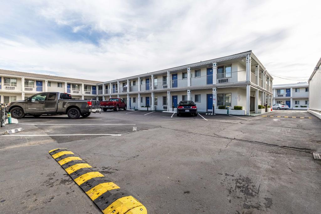 Motel 6 Сан-Рафел Экстерьер фото