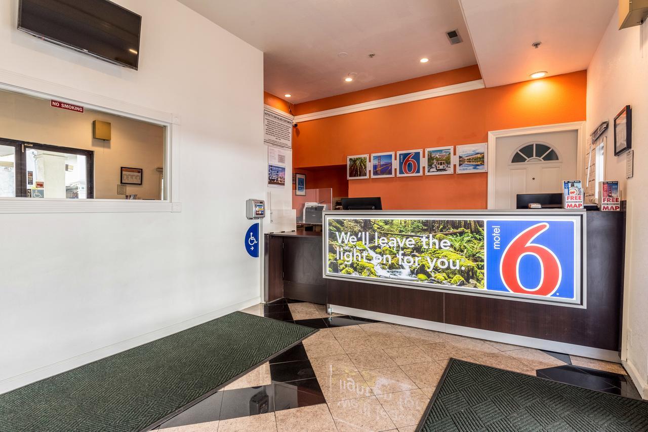 Motel 6 Сан-Рафел Экстерьер фото